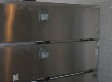 Komora ch³odnicza na trzy trumny zakryte z bocznym za³adunkiem KTB-3.3