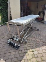 Wózek nożycowy do obsługi komory