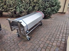 Wózek o stałej wysokości z pokrywą ze stali kwasoodpornej